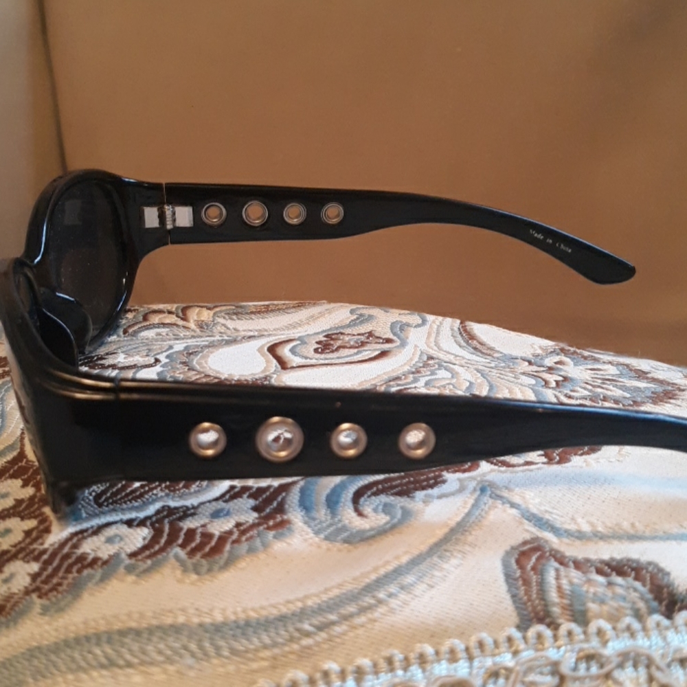 🌺SUNGLASSES - Picture 2 of 3
